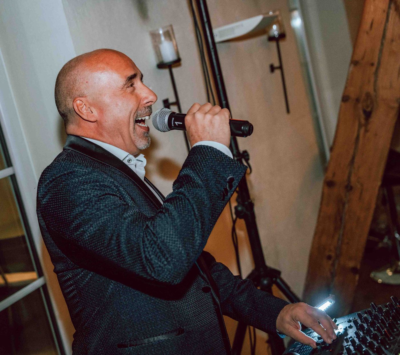 DJ Gary bei der Moderation einer Hochzeit in München