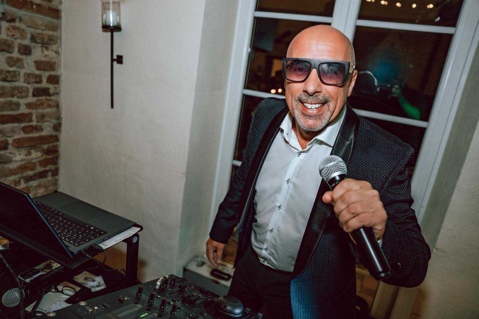DJ Gary – Hochzeits-DJ aus München am Mikrofon